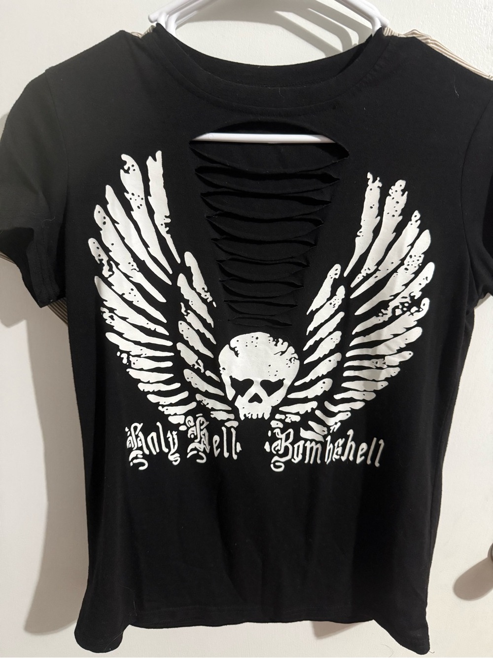 Bombshell Skull Wing Cutout Tee - Black